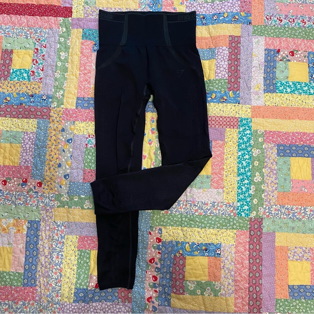Seamless black gym shark leggings size small